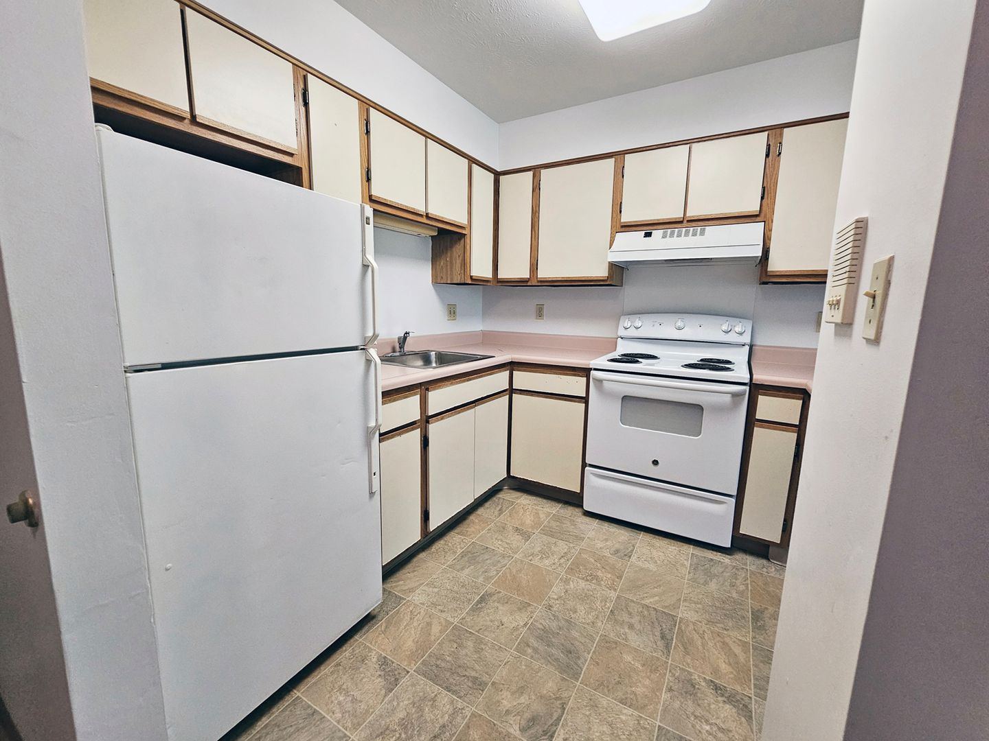 14130 Puritas Ave – photo 1