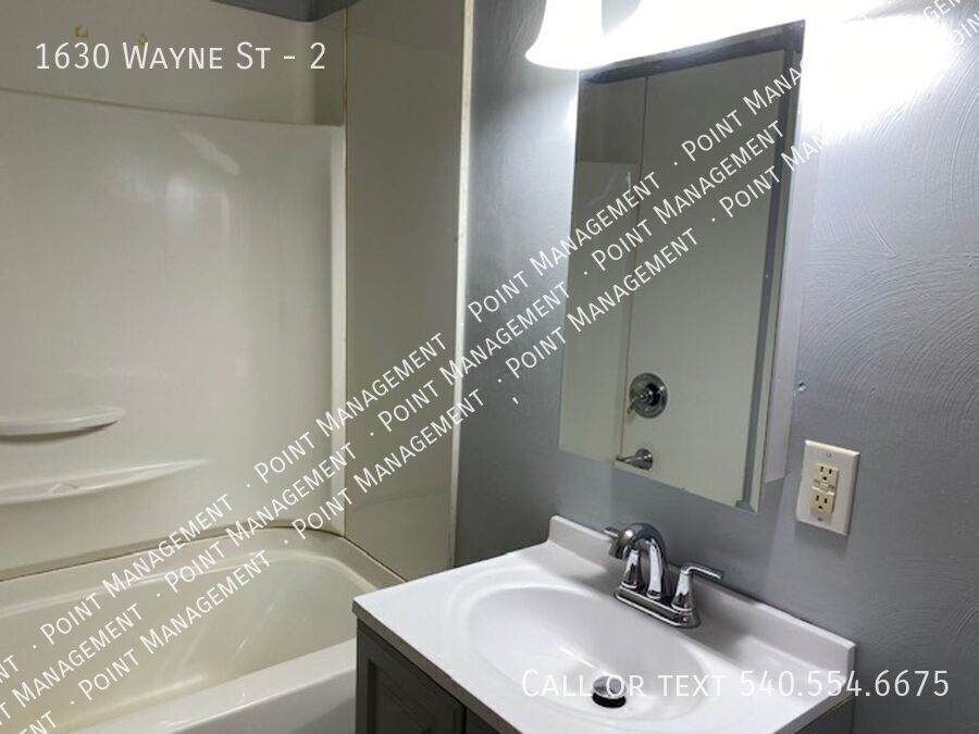 1630 Wayne St NE – photo 3