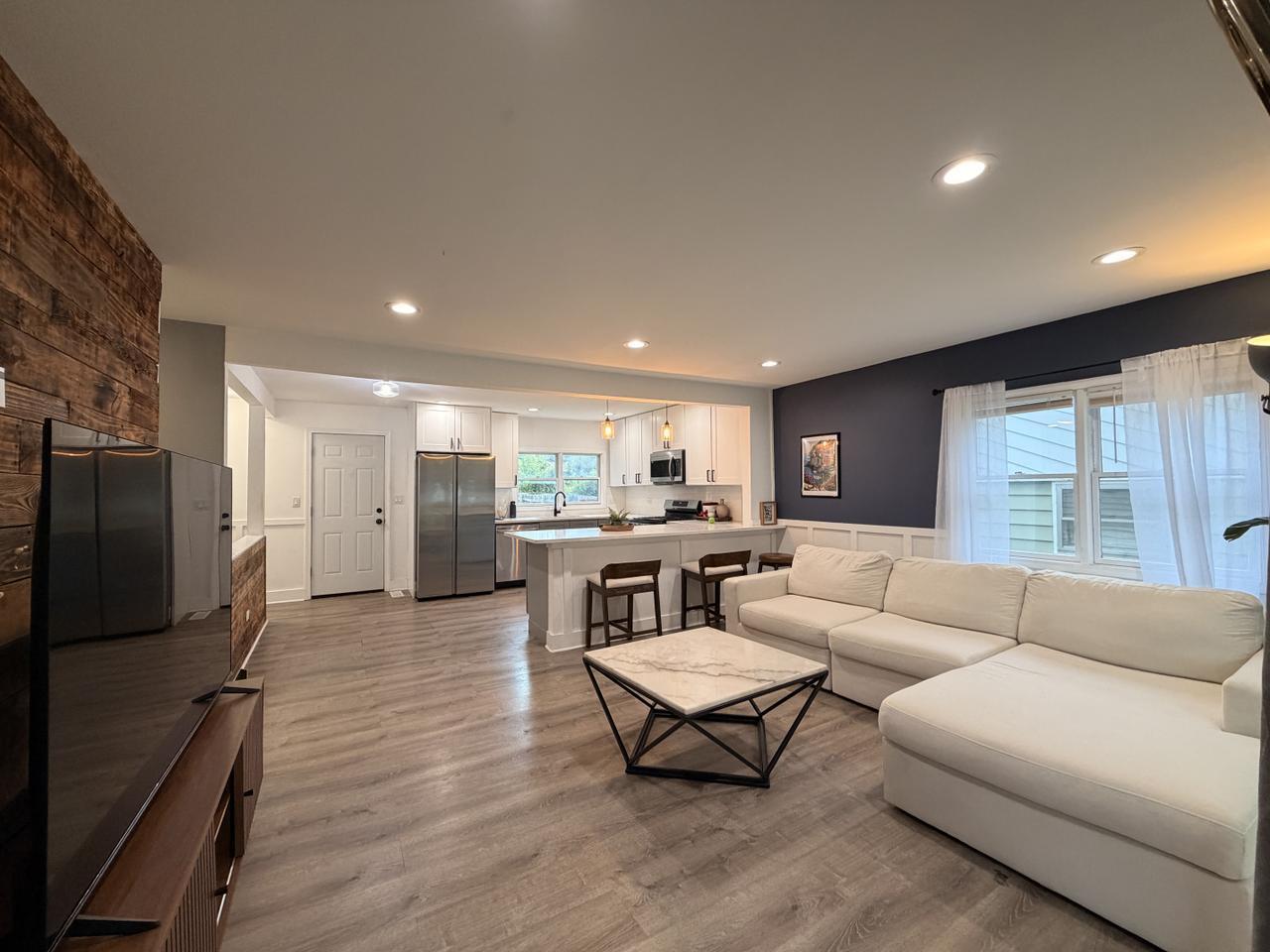 716 NW Holcomb Dr – photo 2