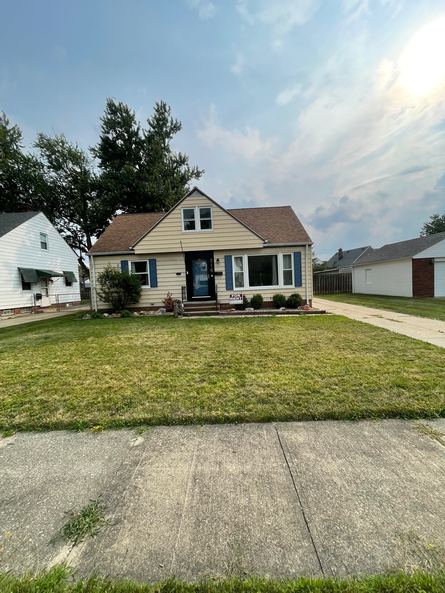 216 E 328th St – photo 1