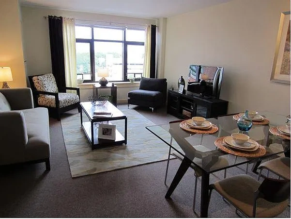 Rowe Apartments – photo 1