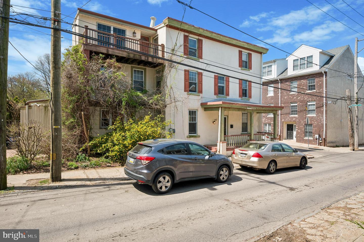 447 Dupont St – photo 1