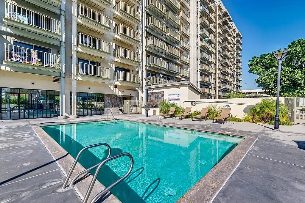 Bayview Tower Condominiums – photo 5