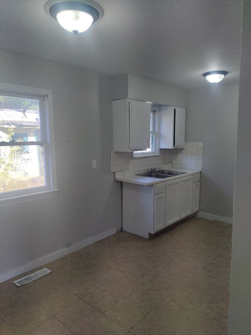 12510 Summerland Ave – photo 5