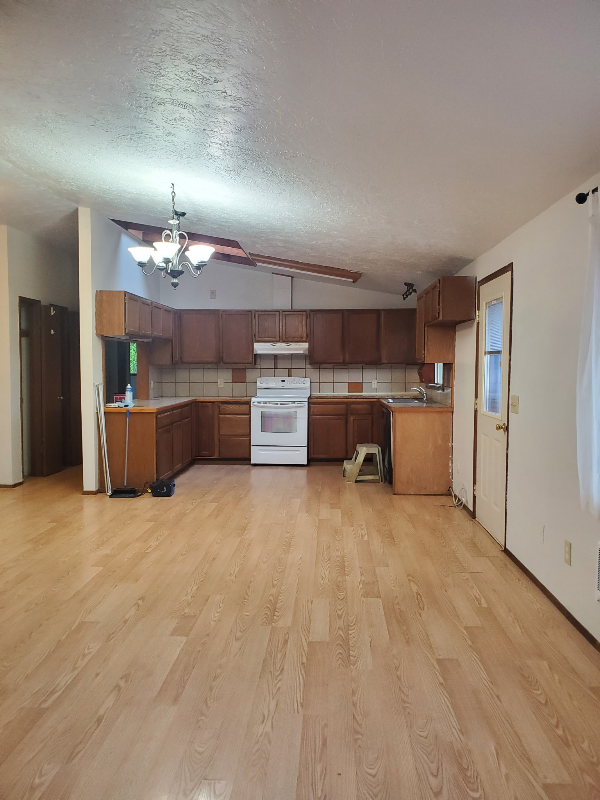 535 N Broadway St – photo 2