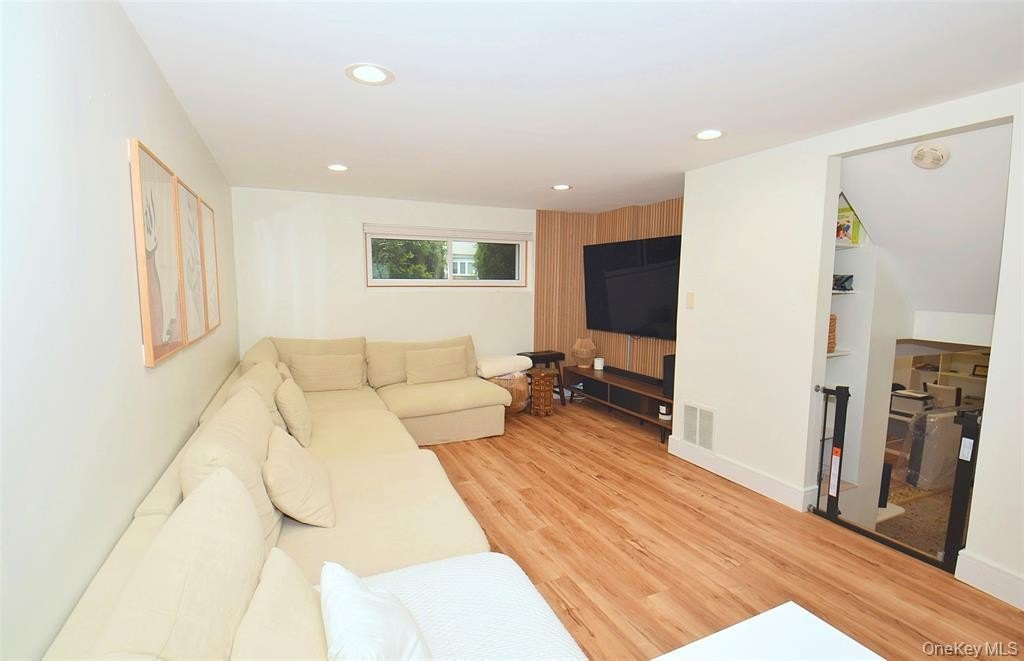 51 Whitman Ave – photo 5