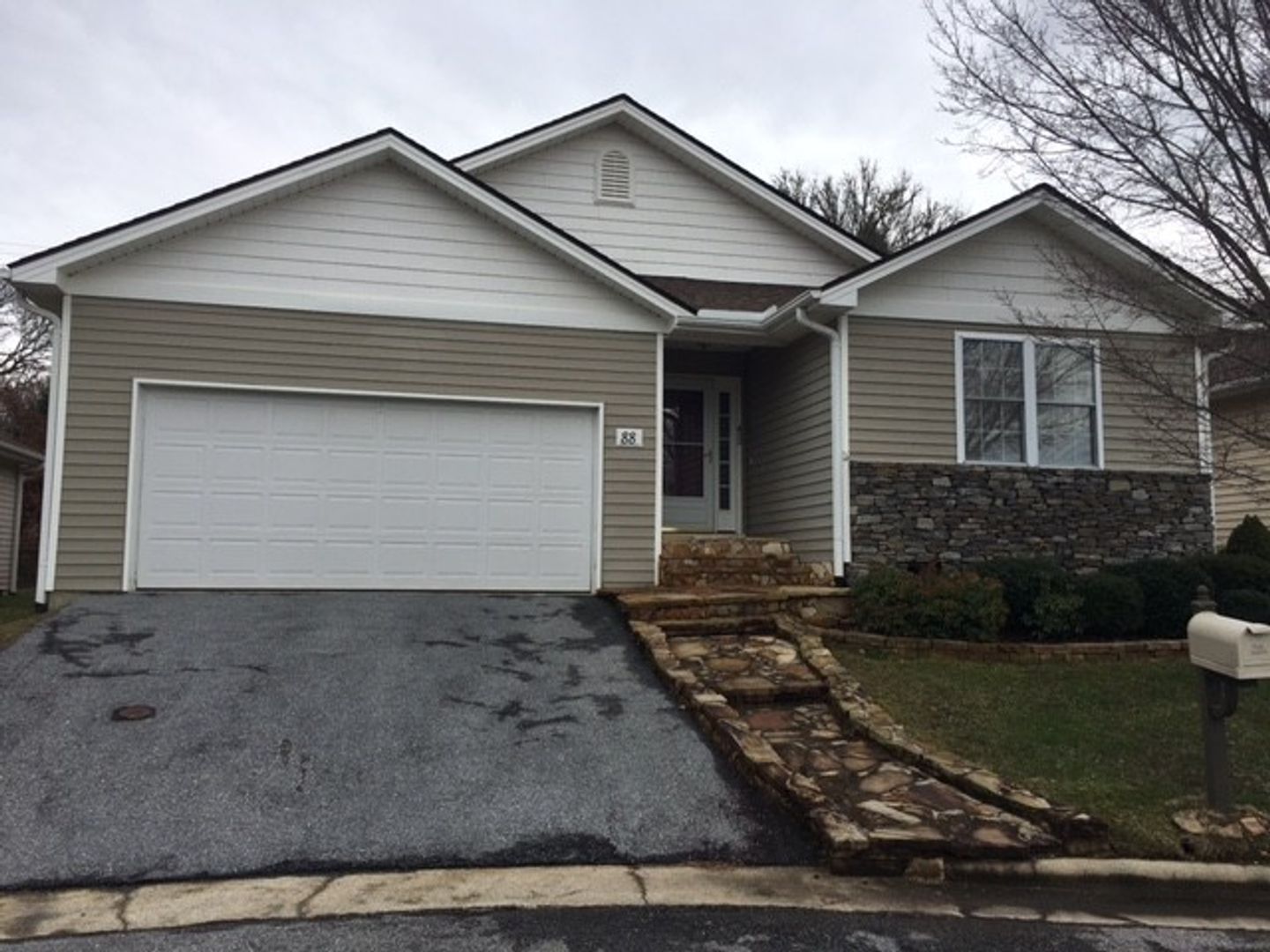 88 E Danbury Ln – photo 1