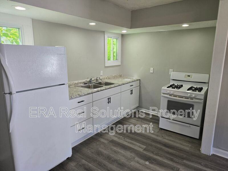3607 Sackett Ave unit 3 – photo 1