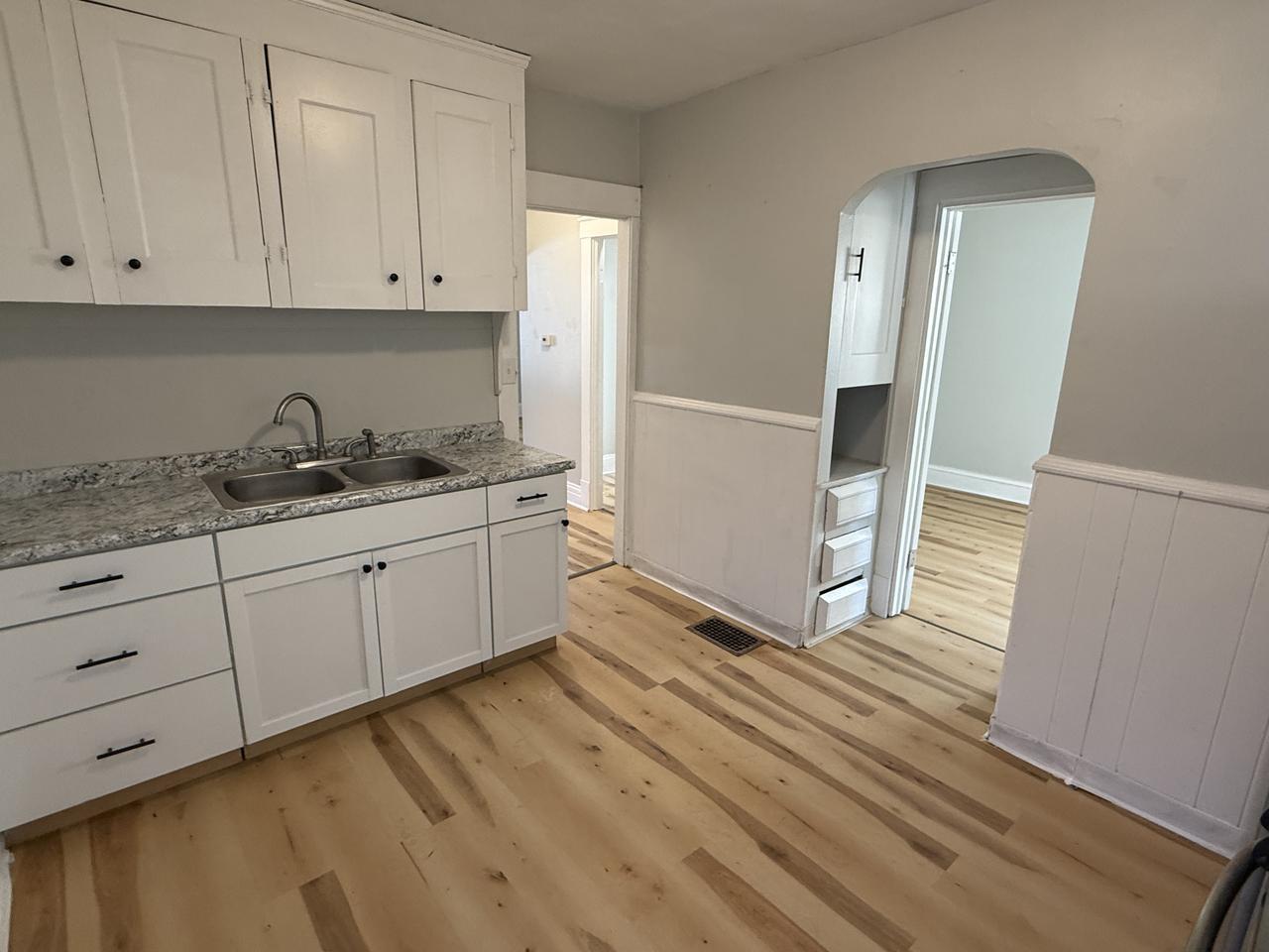 3917 Clybourne Ave unit UP – photo 5