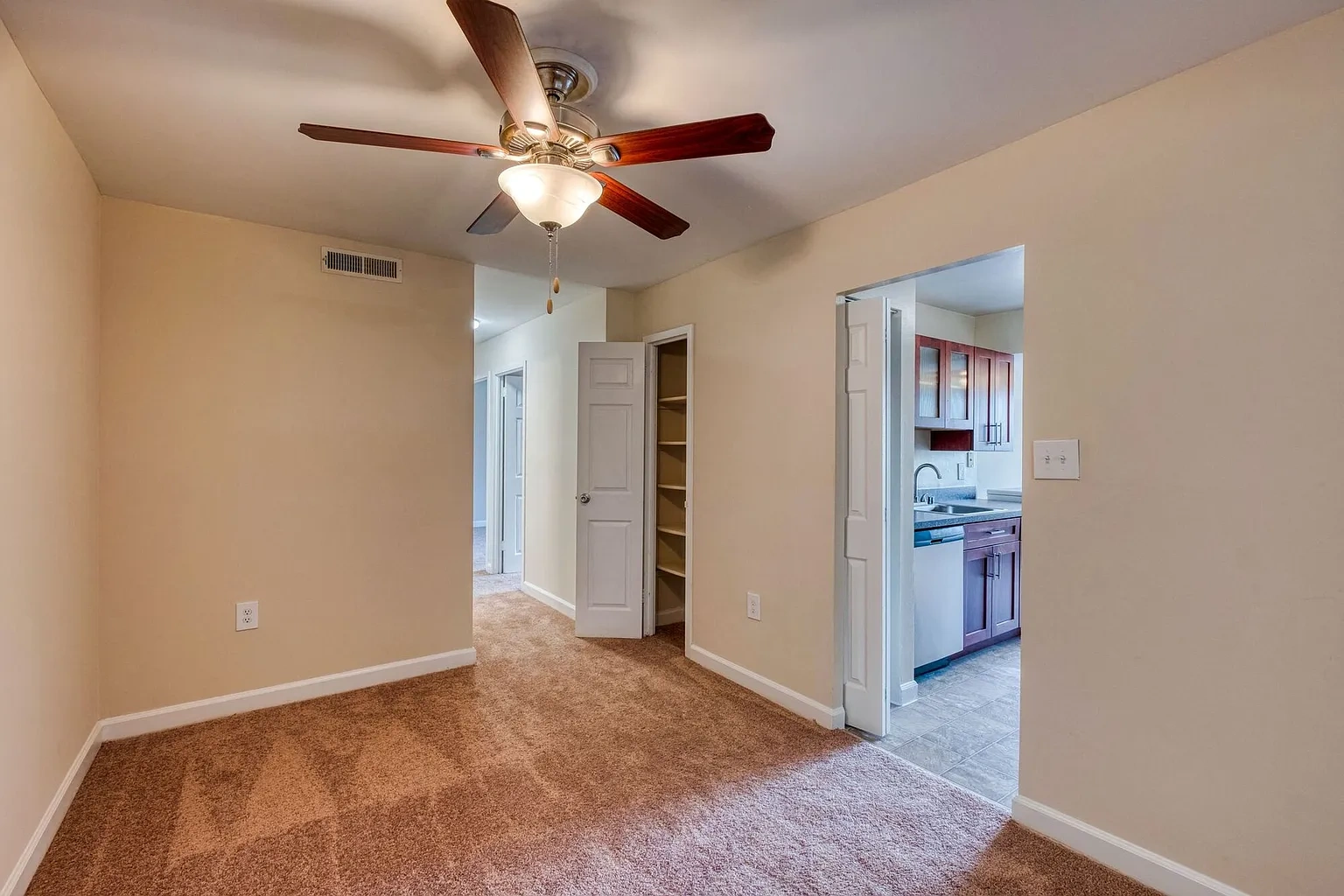 Oakton Park Apartments – photo 5