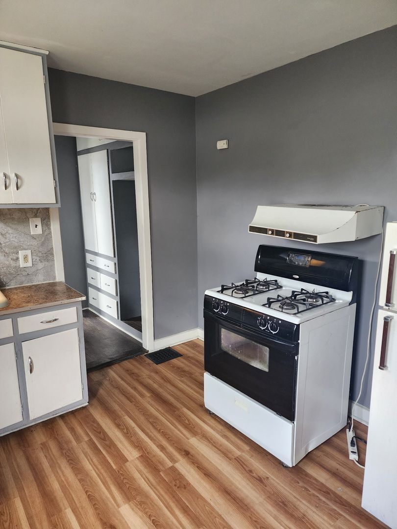 179 W 4th St unit D – photo 2