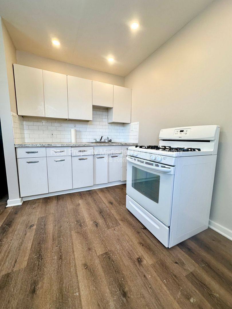 126 Earl St – photo 4