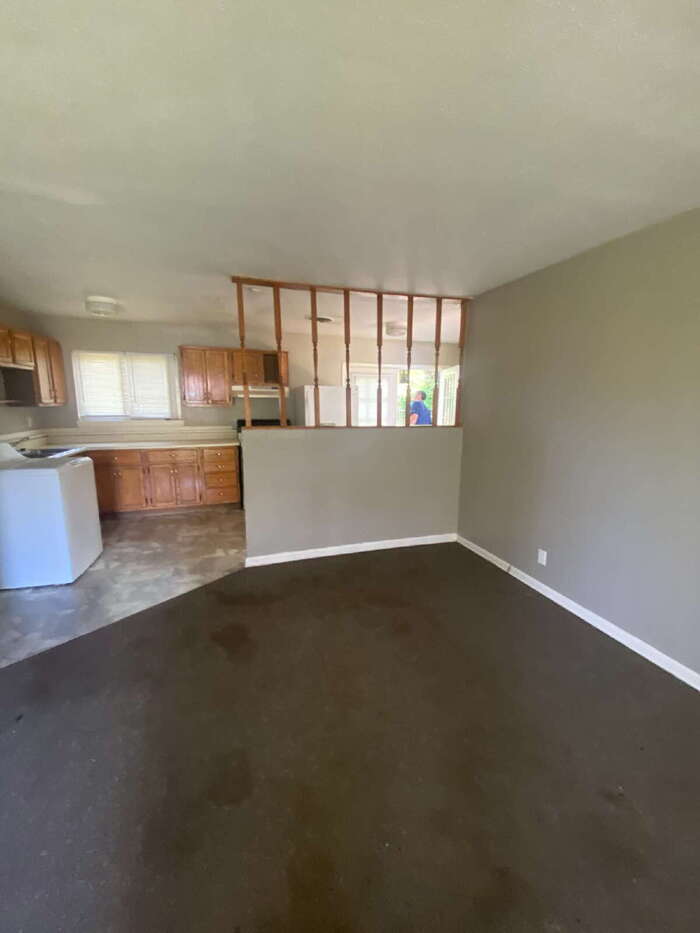 1305 Collins Dr – photo 2