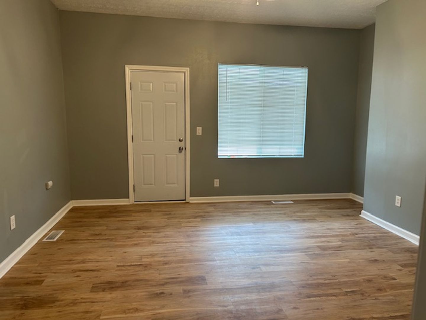 425 Huffman Ave – photo 3