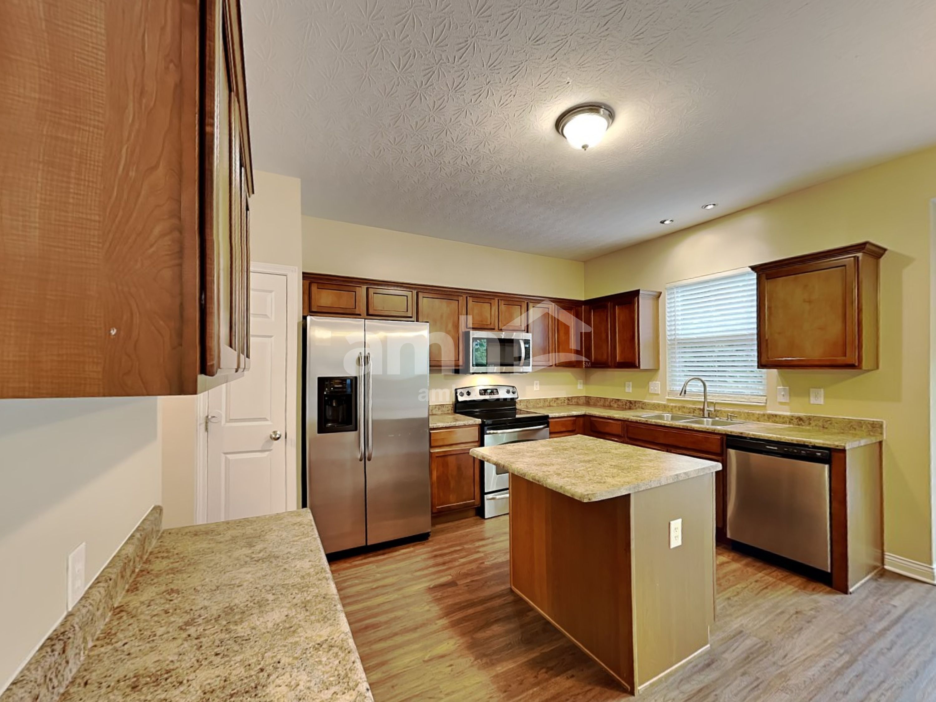 270 Huntington Dr – photo 3