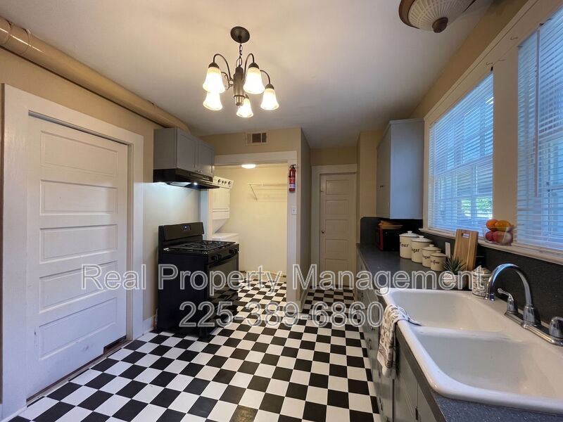 755 Arlington Ave – photo 4