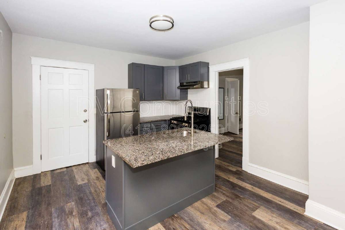 2081 Halstead Ave unit UP – photo 3