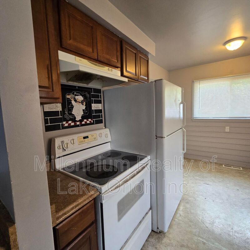 774 E Beverly Ave – photo 5
