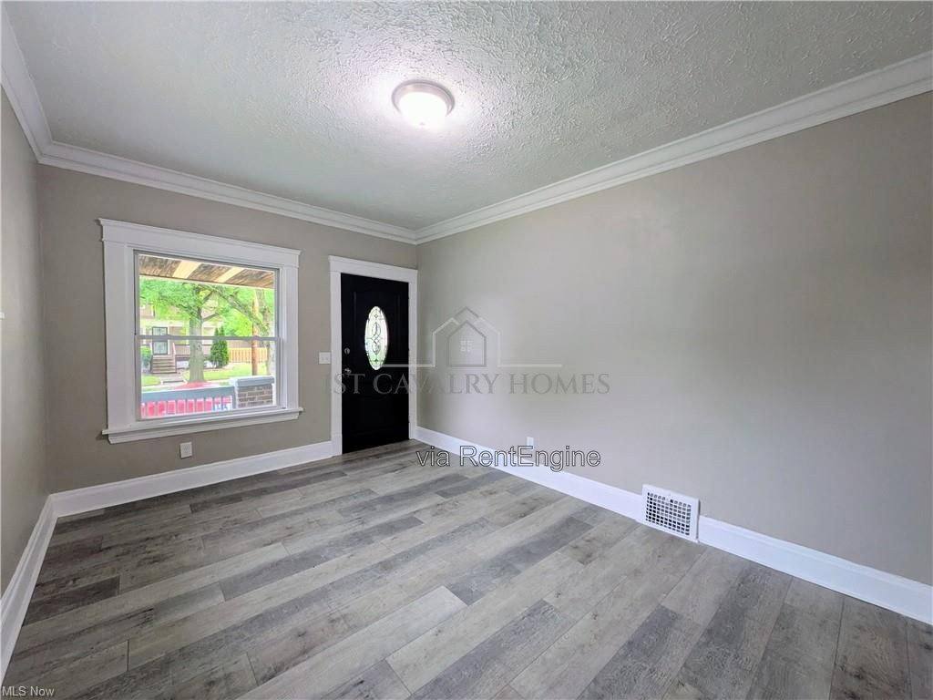 10302 Lamontier Ave – photo 2