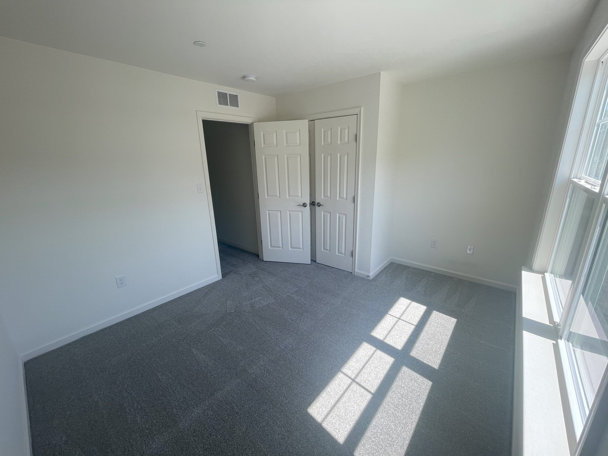 299 Thompson Ave – photo 4