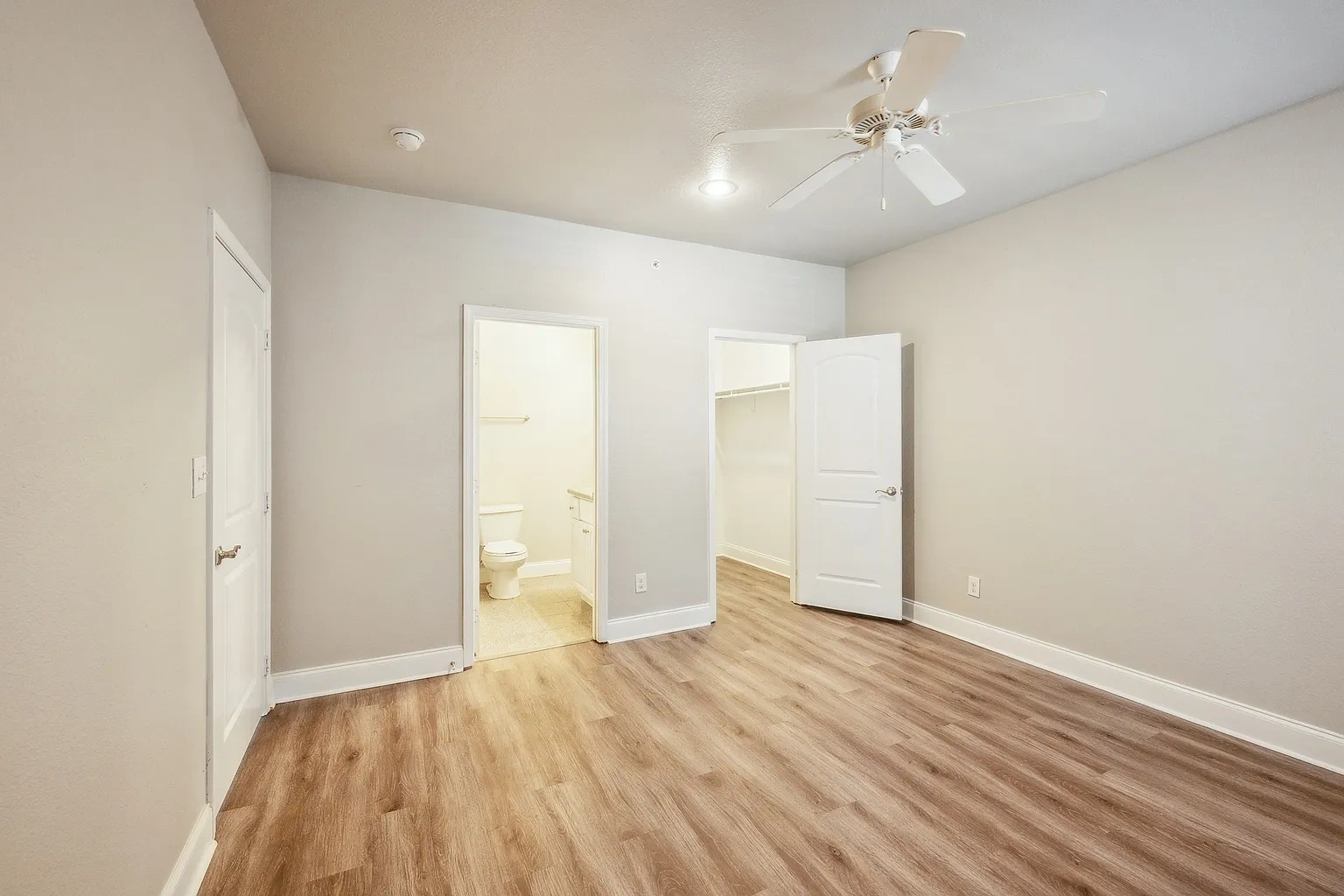 The Versailles Apartment Homes – photo 3