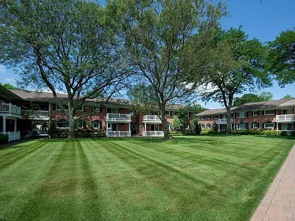 Fairfield Estates At Farmingdale Village – photo 1