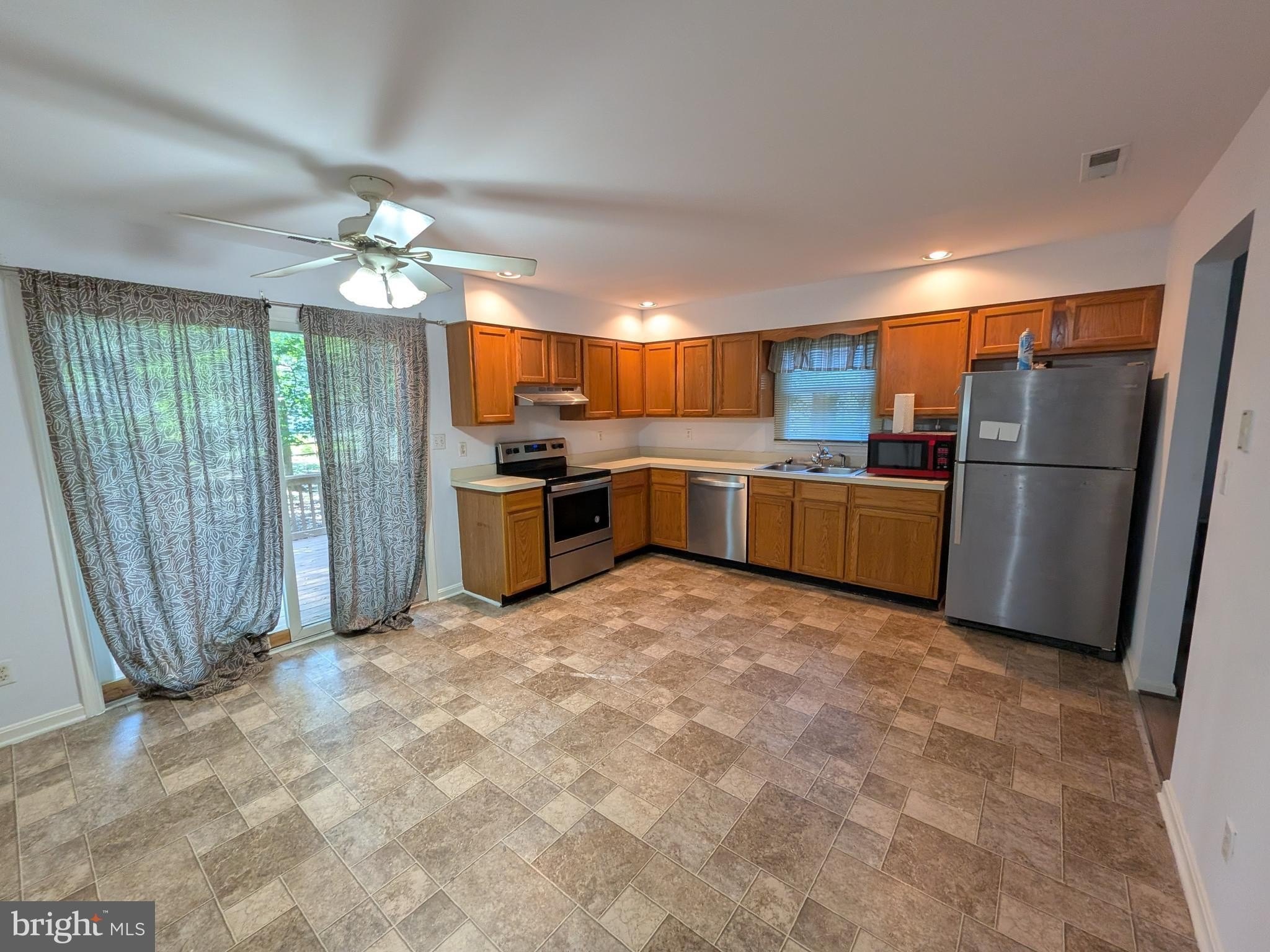 627 Davol Rd – photo 3