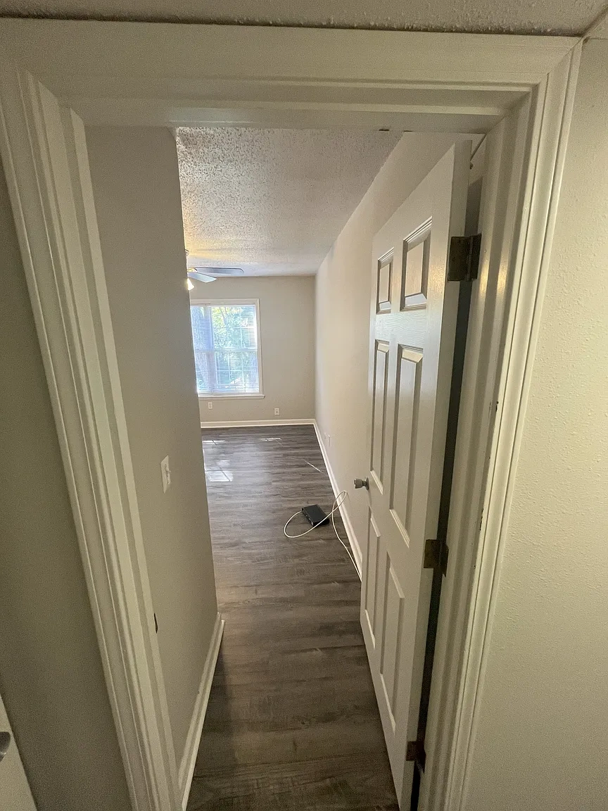 400 W Union St – photo 1