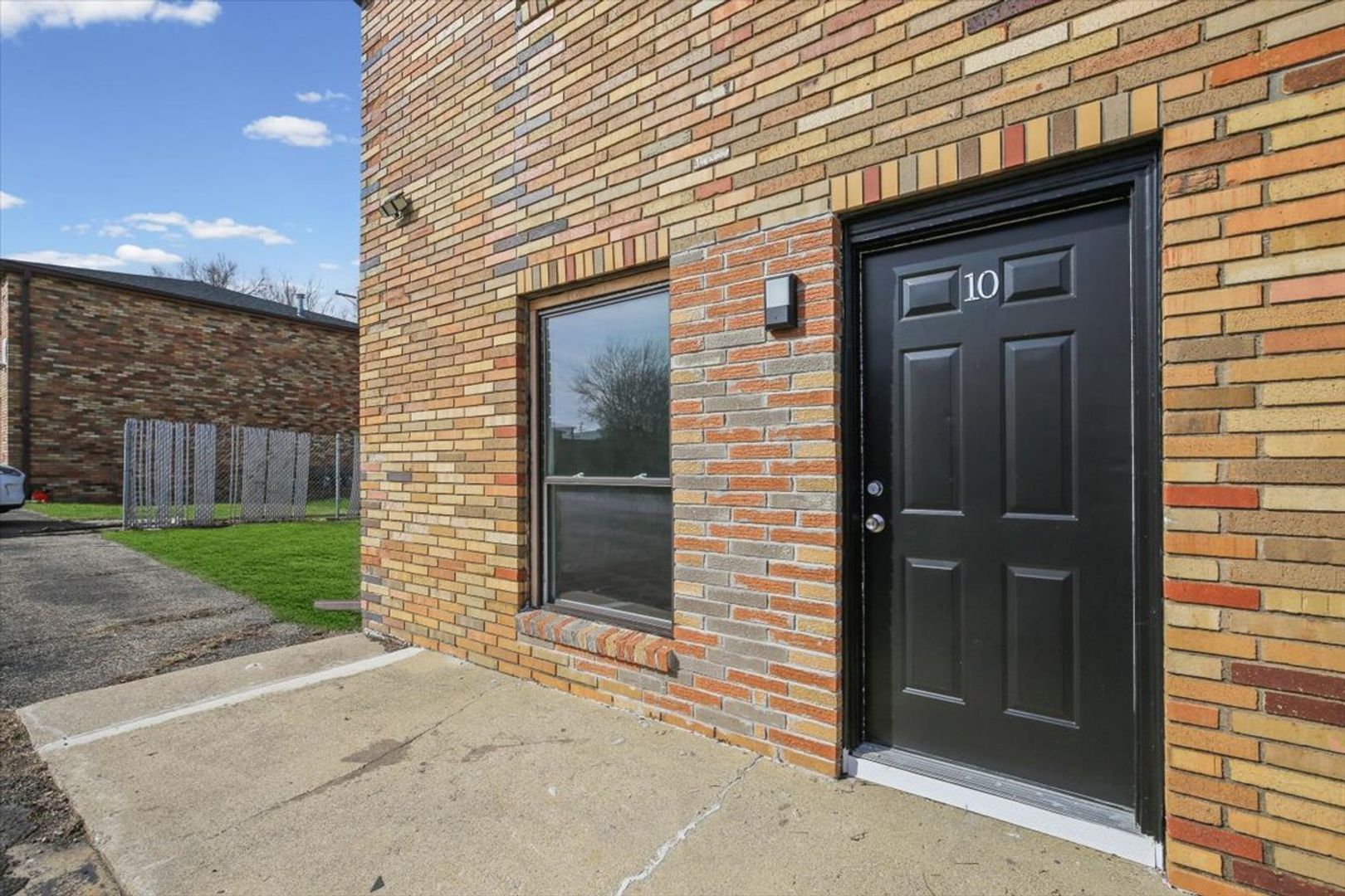 2010 E Empire St unit Unit 5 – photo 5