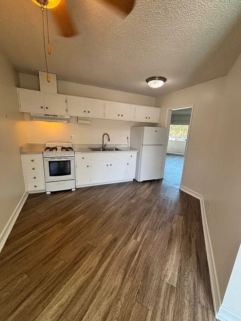 University Terrace Apartments – photo 2