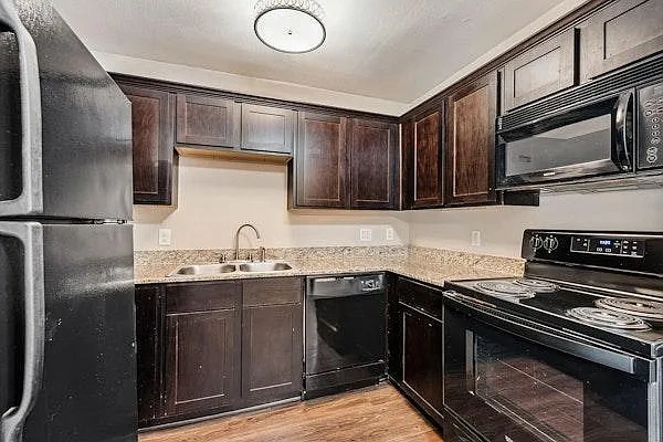 427 W. 16th – photo 2