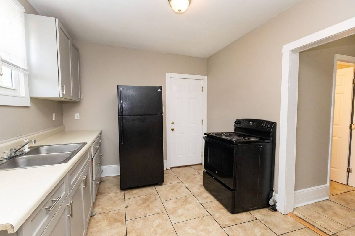 457 Roanoke Ave – photo 5