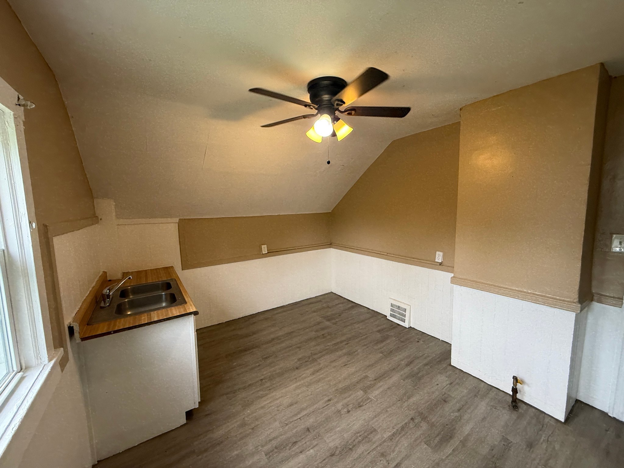 522 W 23rd St unit Up – photo 5