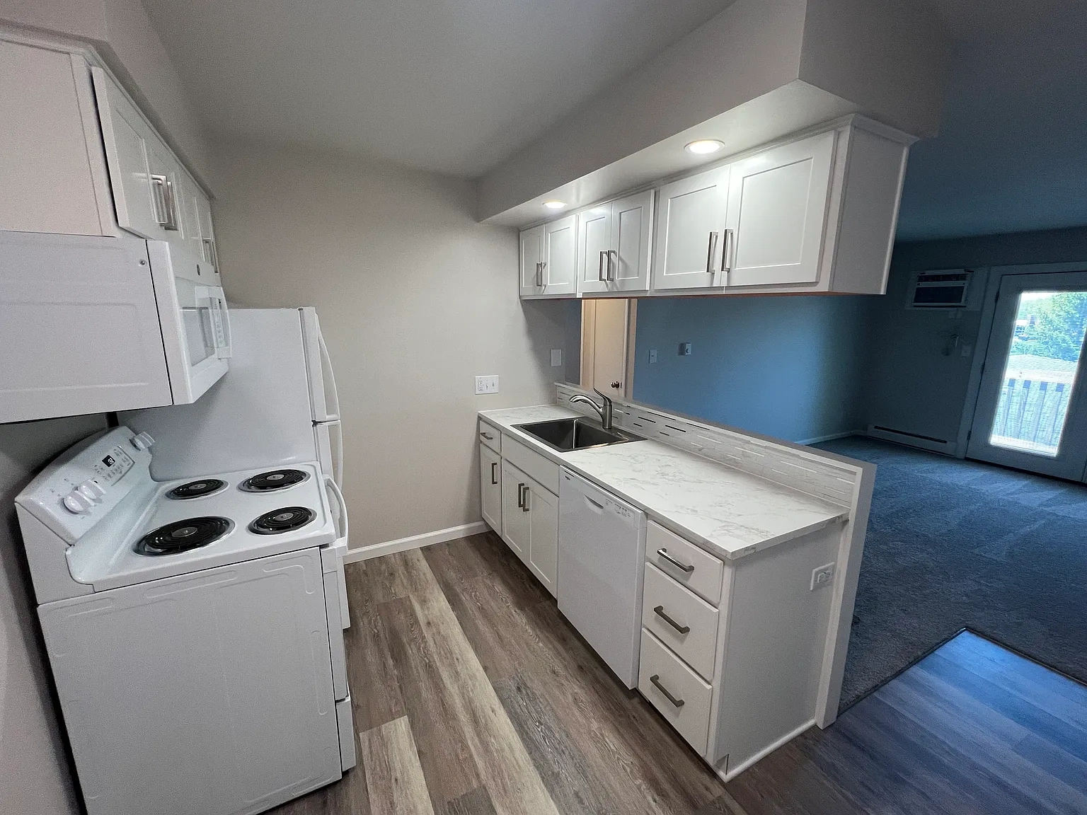 Lakewood Apartments – photo 1