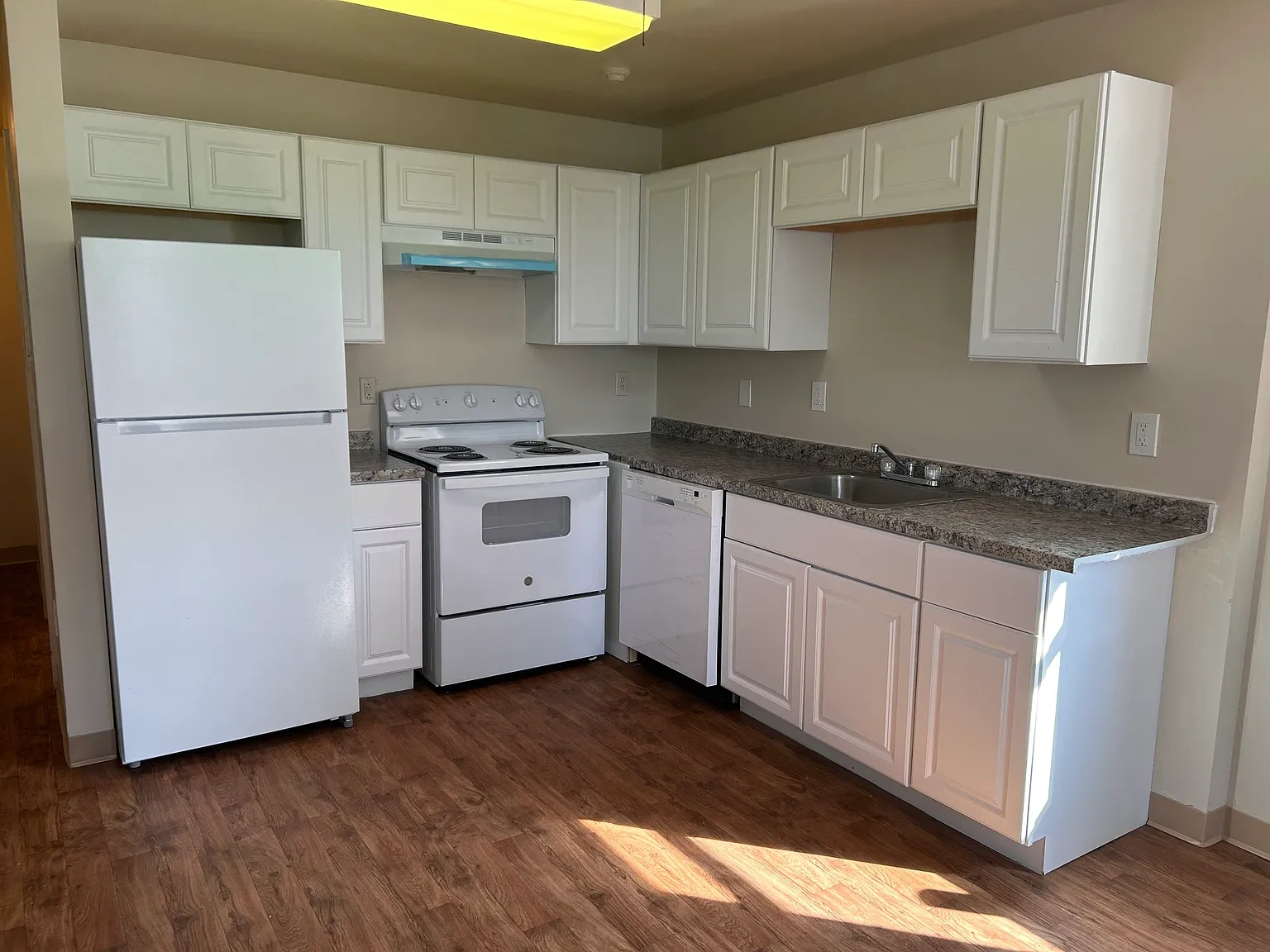 Hudson Pointe Apartments 55+ Community – photo 3