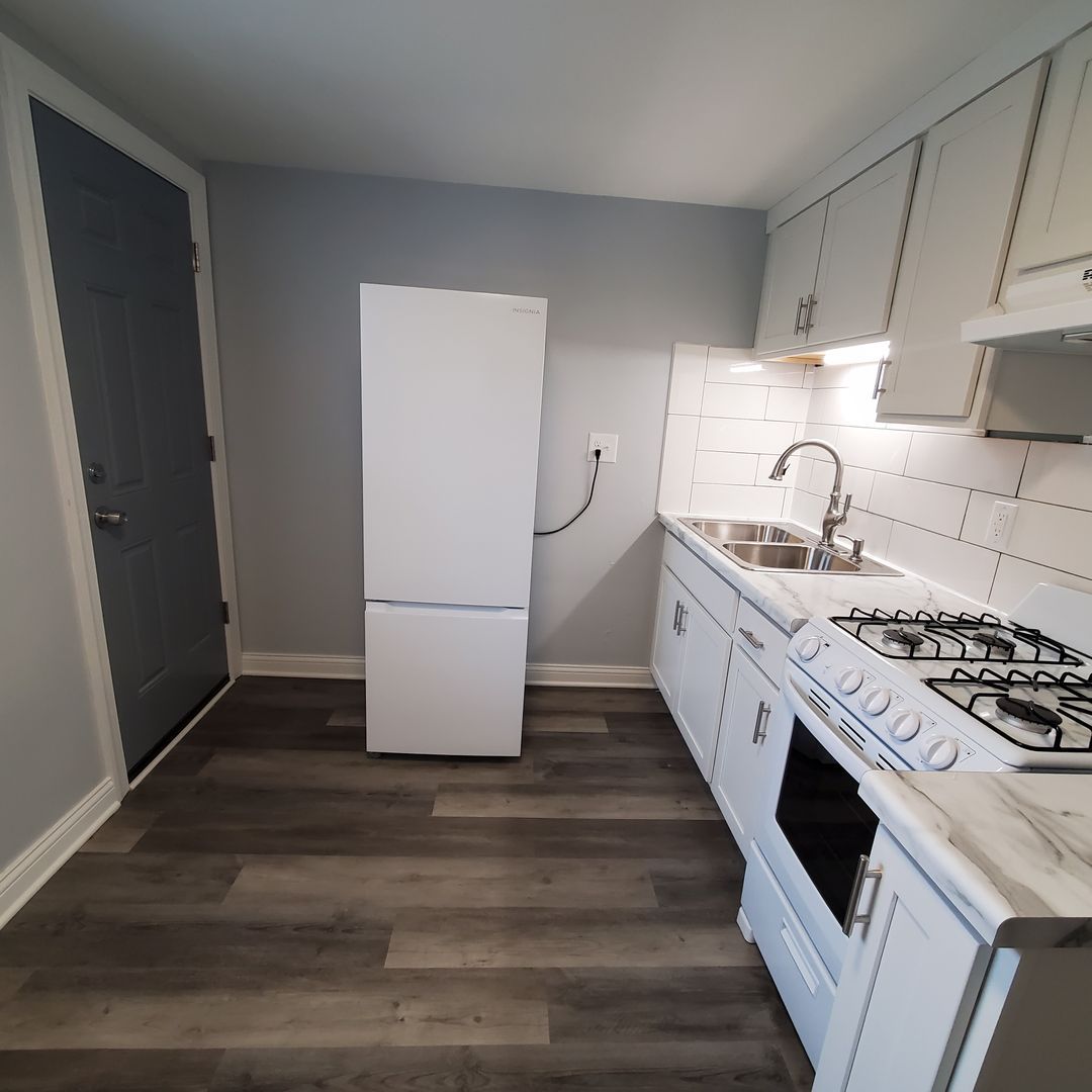 909 College Ave unit 6 – photo 2