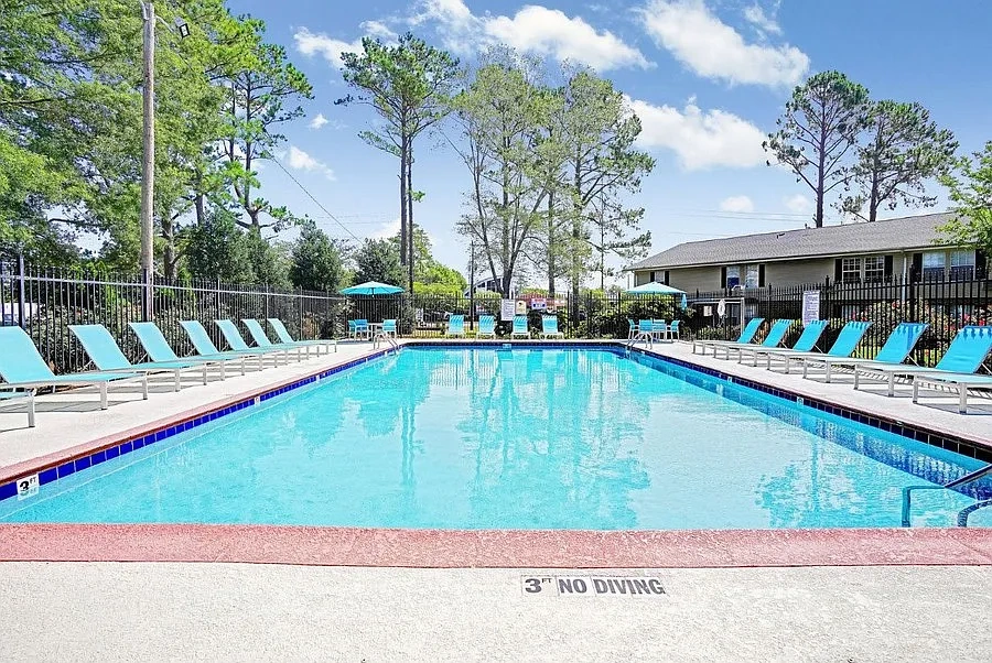 Colonial Parke Apartments – photo 1
