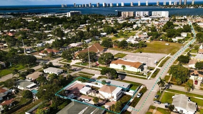 305 Cypress Dr #1 – photo 2