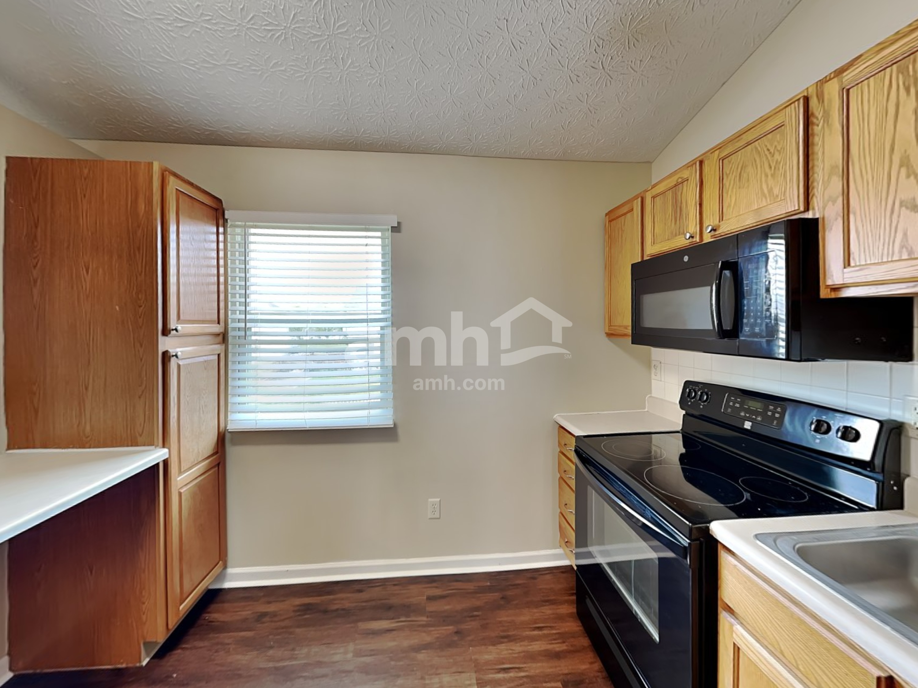 375 Thompson St – photo 3