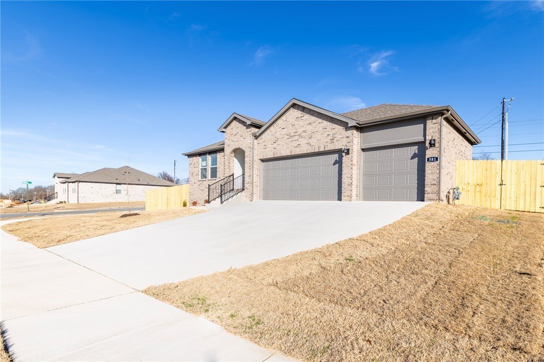 581 Crystal Dr – photo 2
