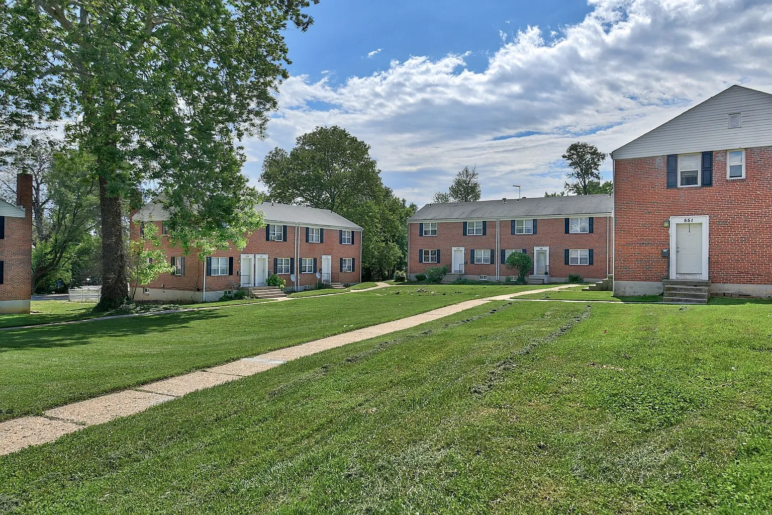 Caral Gardens Apartments and Townhomes – photo 2