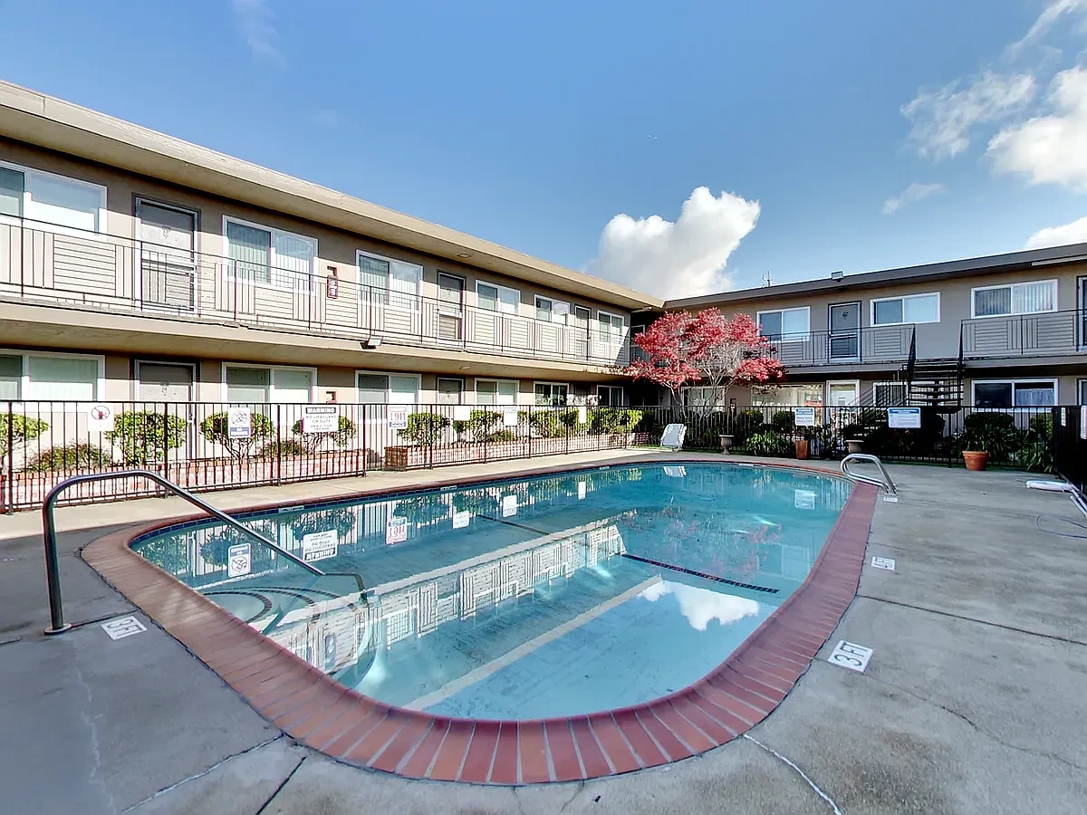 PARKSIDE APARTMENTS – photo 2