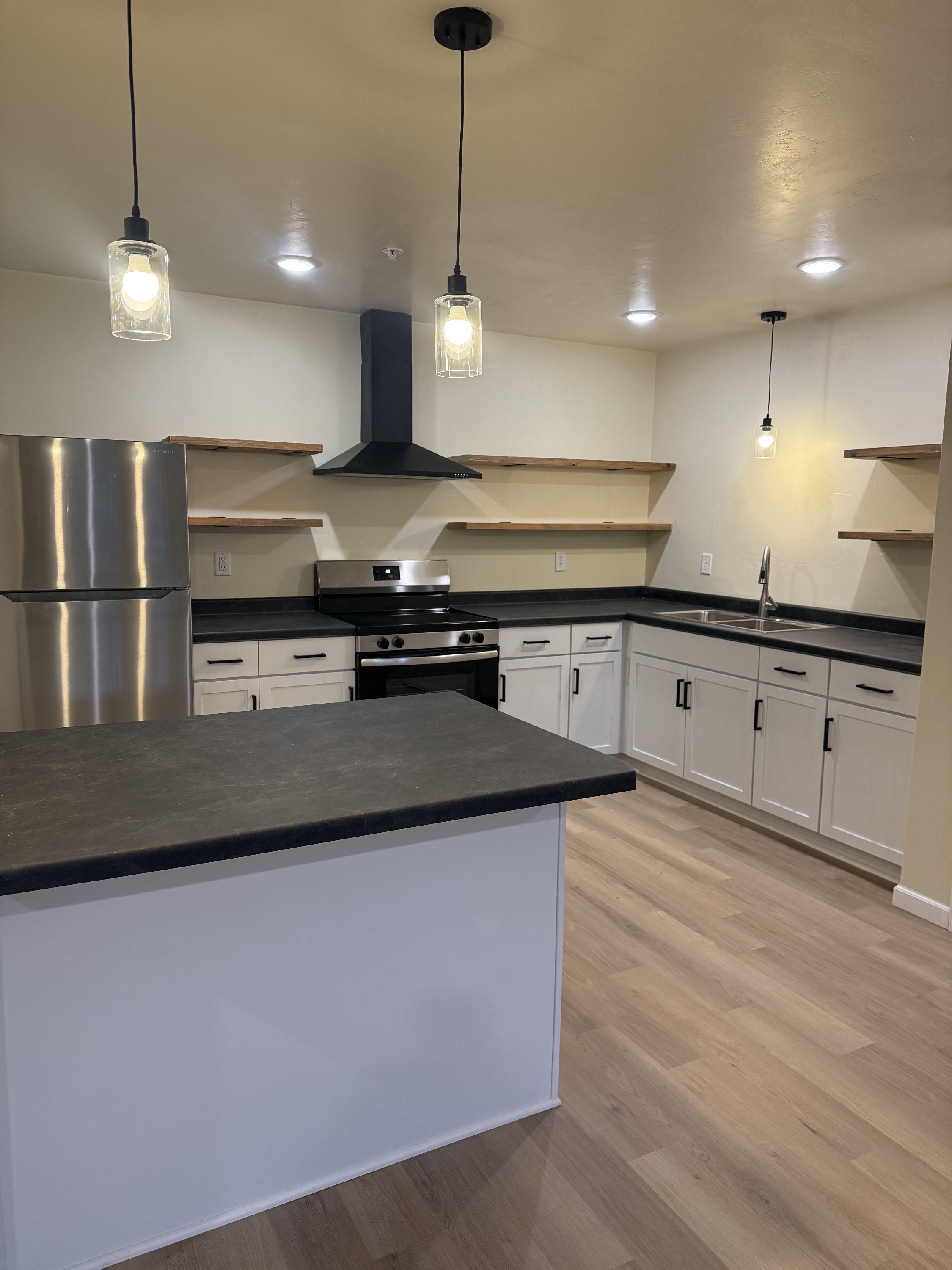 135 N 4th Ave unit 8 – photo 1
