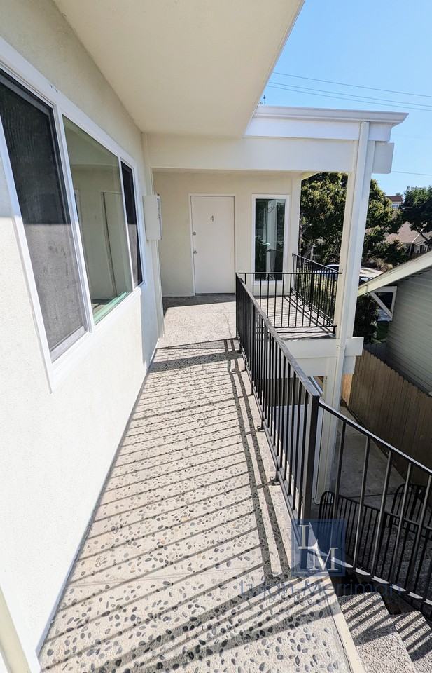 219 Loma Ave unit 7 – photo 5
