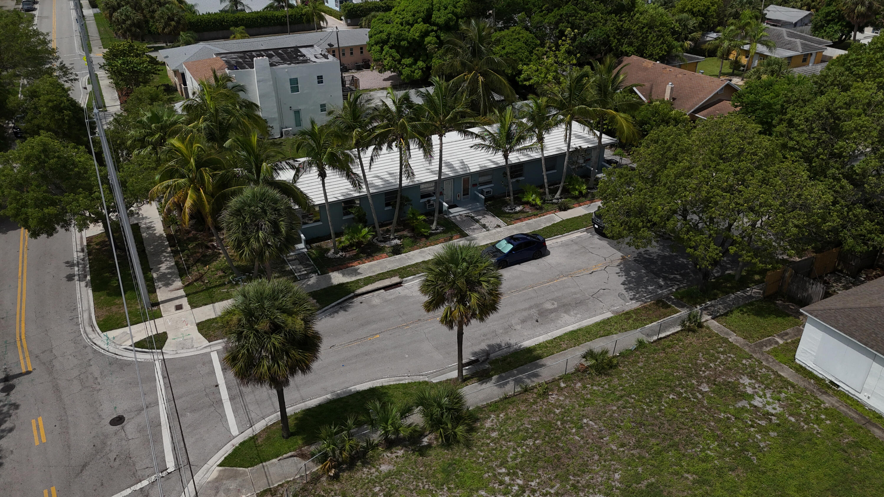 400 51st St unit 404 – photo 3