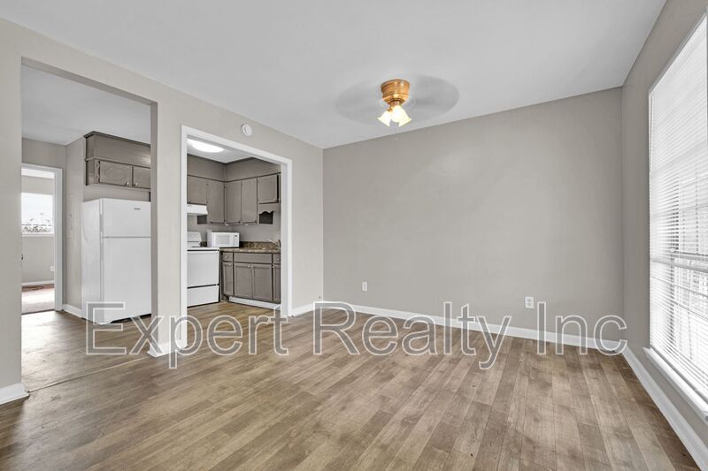 3225 Avenue S unit C – photo 2
