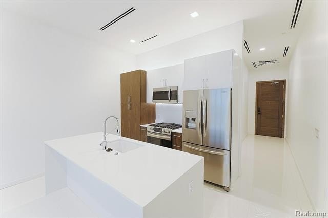 400 S Old Woodward Ave #209 – photo 5