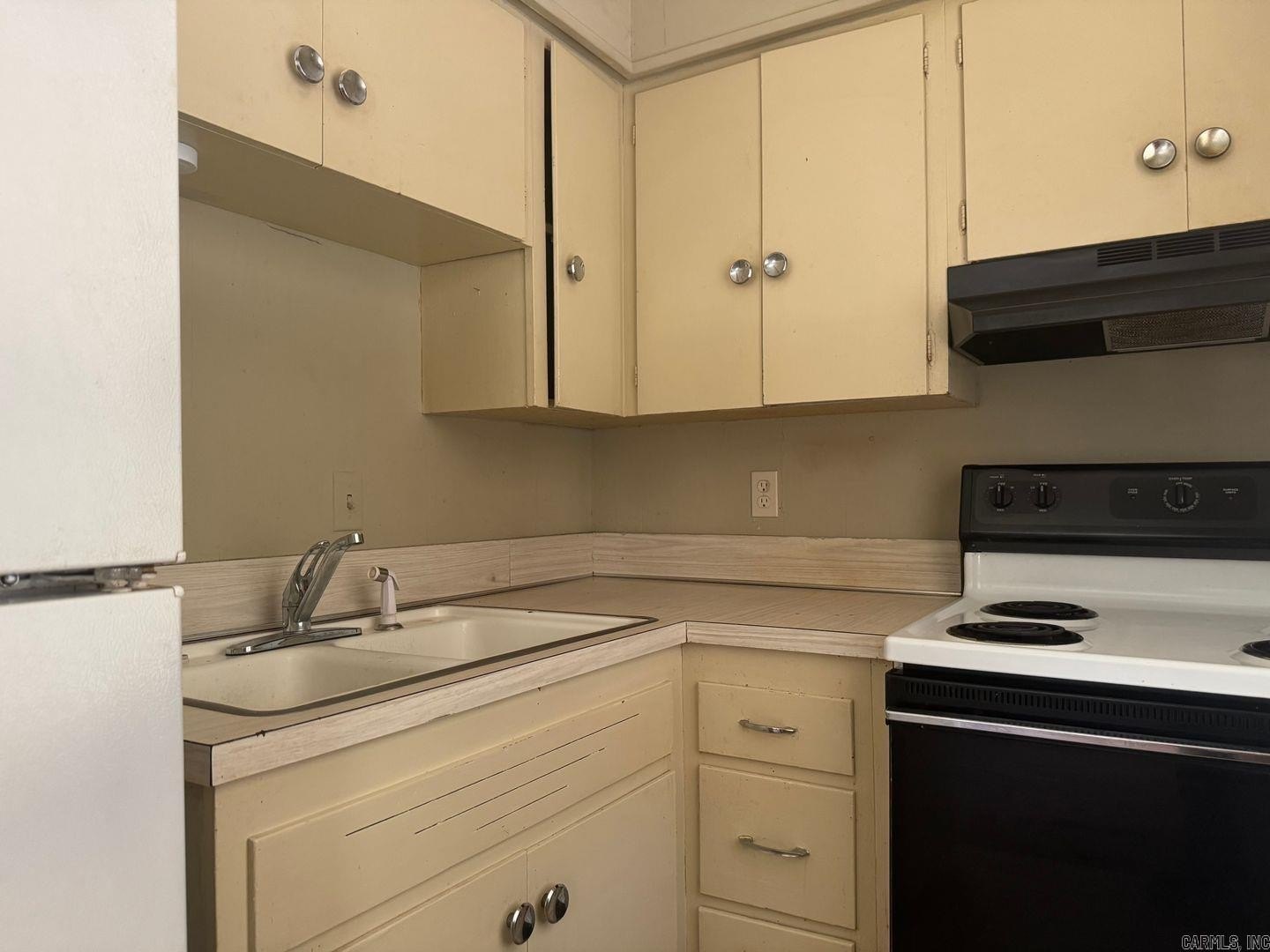 318 E Purdon St – photo 2