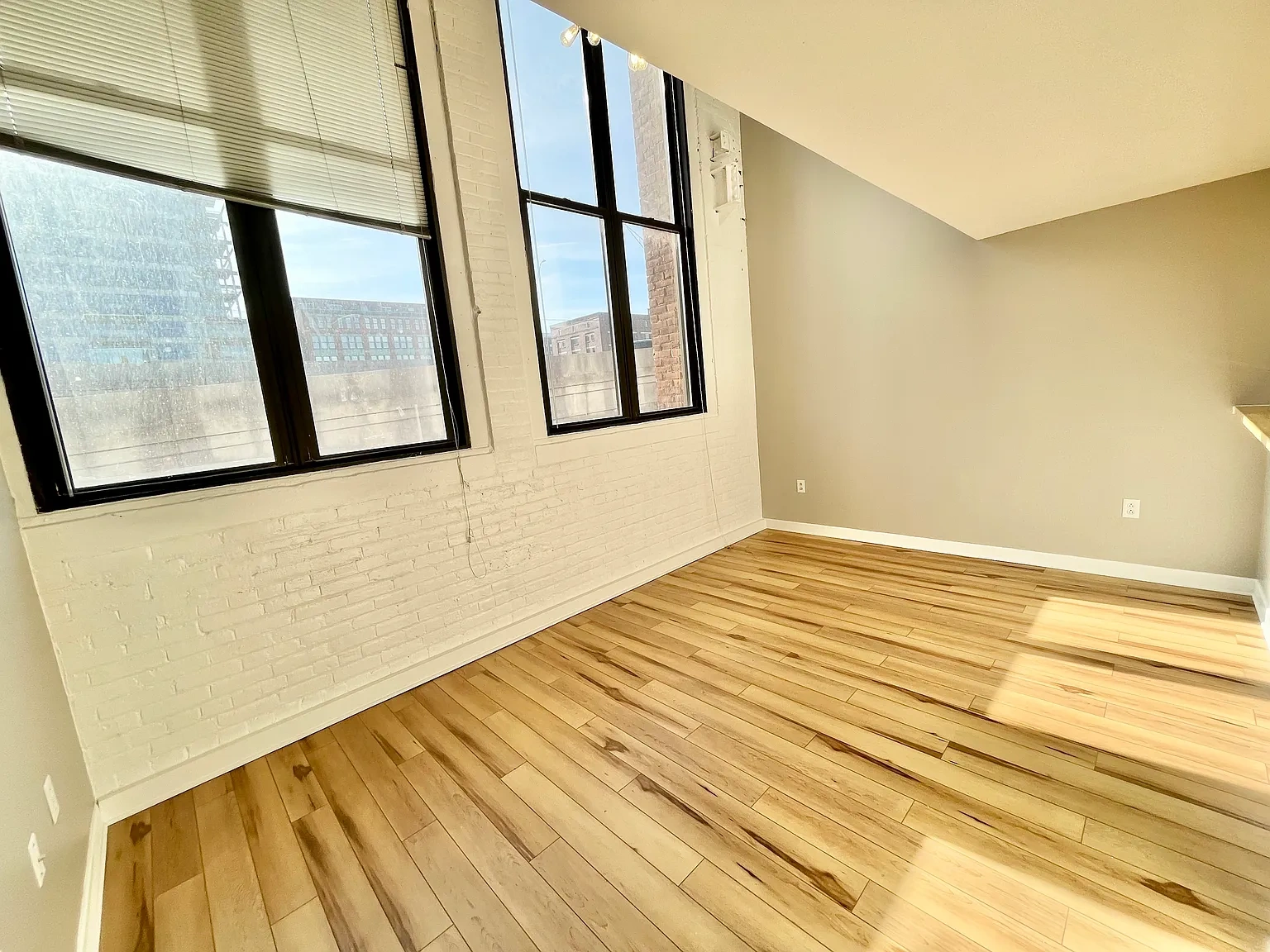 1133 W 9th Street – photo 1