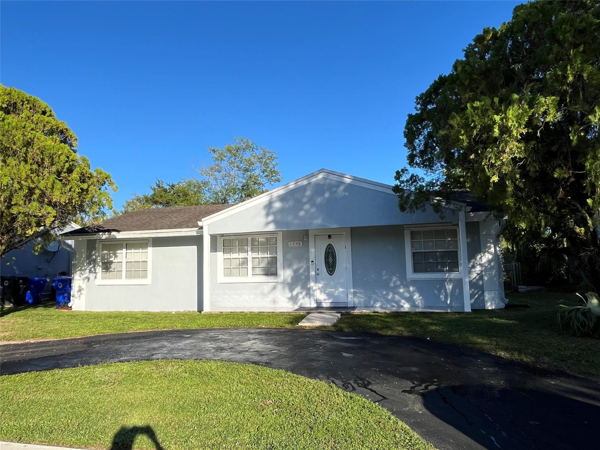 1240 SW 73rd Ave – photo 1